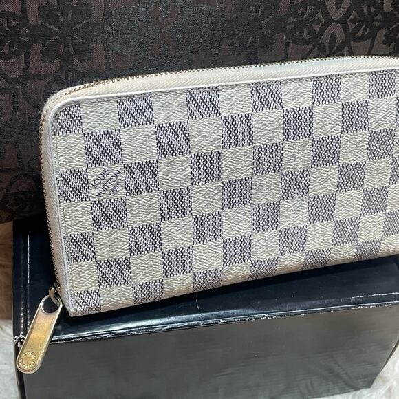 Louis Vuitton Azure large Organizer Wallet Full zip. Comes with a COA - Picture 11 of 11
